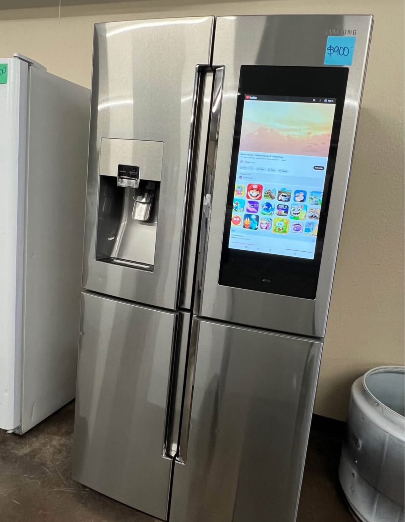 samsung 36 inch, 4 door french door refrigerator known for its 27.9 cu. ft. capacity and the family hub™ connected touchscreen with bixby voice assistant