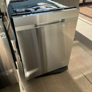 samsung 24 inch, fully integrated dishwasher featuring a 48 dba sound level, stormwash™ system, and a third rack for cutlery.