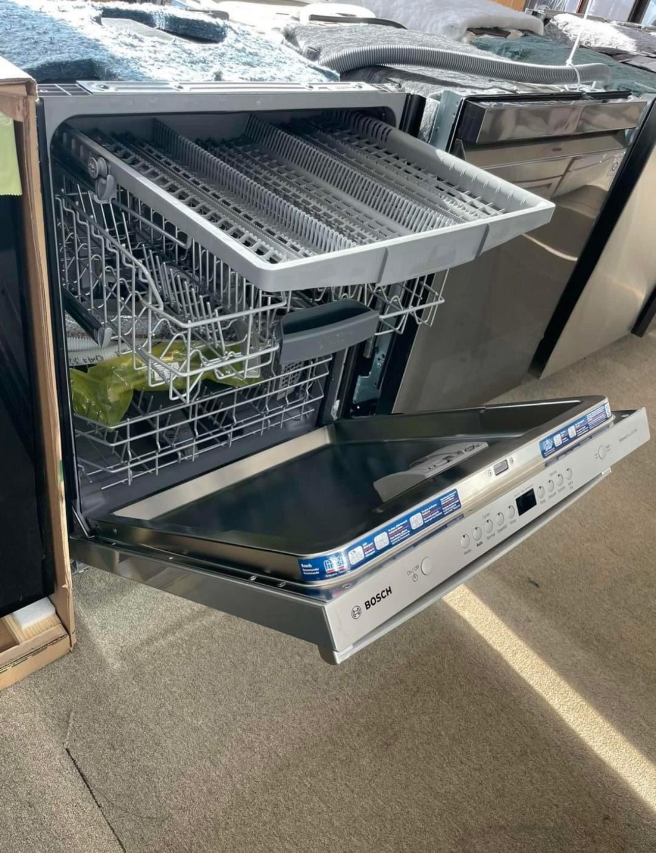 bosch 24 inch, built in dishwasher from the 100 premium series with a white finish and a low sound rating of 46 dba