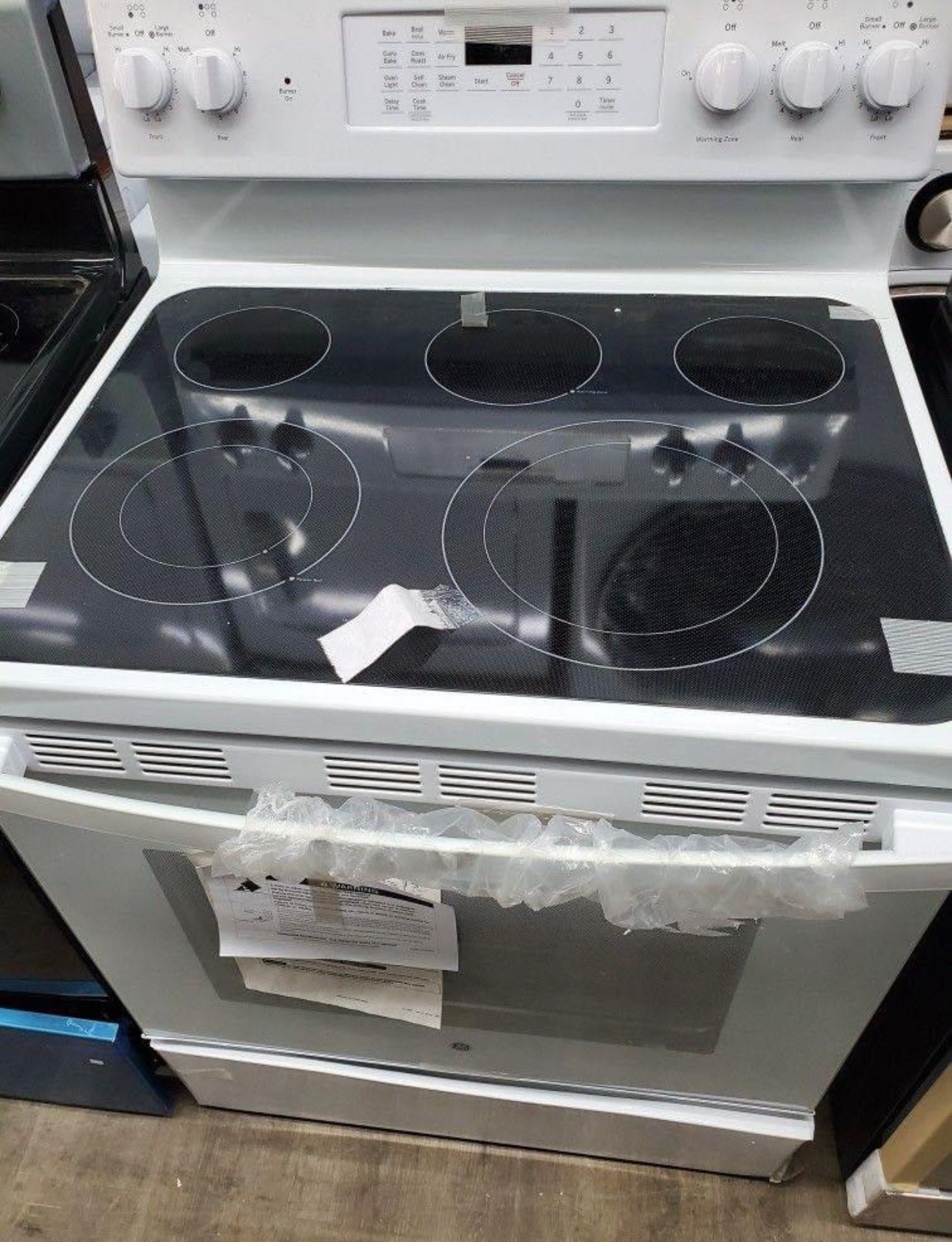 ge 30 inch free standing electric range with a 5.3 cubic foot capacity oven and a radiant smoothtop cooktop