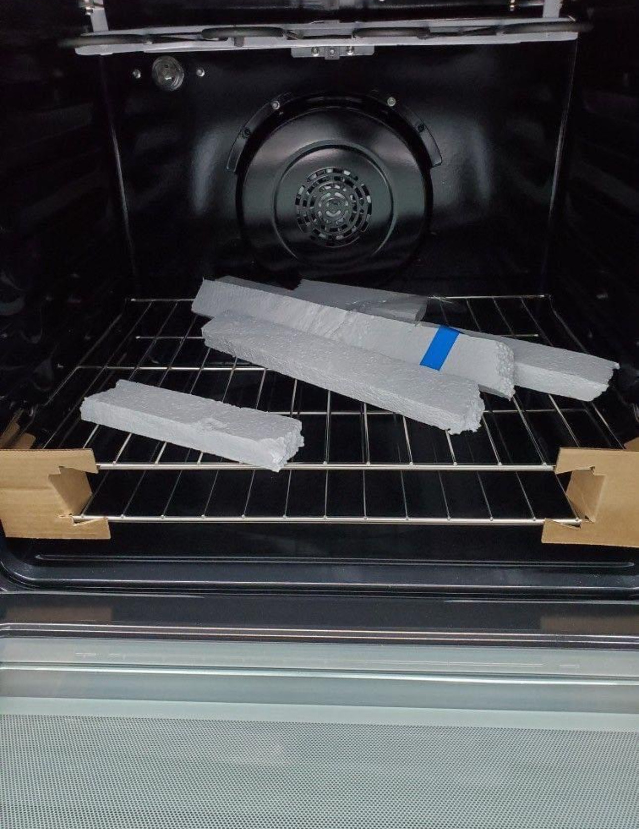 ge 30 inch free standing electric range with a 5.3 cubic foot capacity oven and a radiant smoothtop cooktop